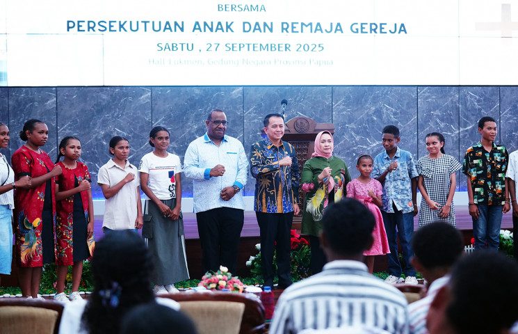 Pj Gubernur Papua Ajak Anak dan Remaja Gereja Jadi Generasi Taat Ibadah - Kreatif Lewat Ibadah Oikumene TP PKK