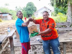 DPR PT John N.R. Gobai Tinjau Kondisi Warga di Lokasi Banjir Kampung Sima