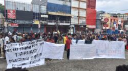 Aksi Demo Aliansi Mahasiswa Pemuda Peduli Adat Papua Berakhir Anarkhis