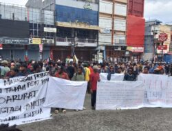 Aksi Demo Aliansi Mahasiswa Pemuda Peduli Adat Papua Berakhir Anarkhis
