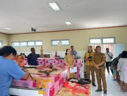 Pedagang Daging Babi Wajib Gunakan Timbangan di Lapak Babi Pasar Sentral