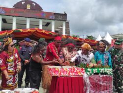 Pakai Adat Warnai Perayaan HUT Mimika ke-29