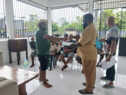 Pemerintah Kampung Utikini I Serahkan Kunci Rumah Bagi Warga Membutuhkan