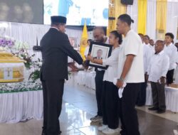 Upacara Penghormatan Terakhir Almarhum Dr. Hans Z. Kaiwai, S.E., M.S