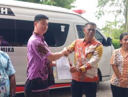 Dinkes Mimika Serahkan Alkes dan Mobil Jenazah untuk Masyarakat Asli Papua