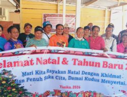 Jemaat GKI KASIH Amamapare Timika Indah Sehati Bersihkan Lingkungan dan Diri Terima Sembako