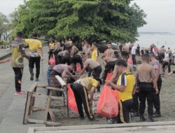 Peduli Lingkungan, Kapolda Papua Tengah Pimpin Aksi Bersih Pantai Nabire