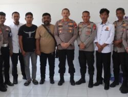 Kapolresta Mamuju Menjenguk Polisi Korban Unjuk Rasa