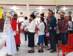 170 Anak Nawaripi Terima Sakramen Sakramen Krisma di Gereja Katolik St. Agustinus Nawaripi