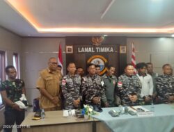 KRI Banjarmasin-592 Selamatkan 13 ABK KM Putra Kwantan di Perairan Mimika