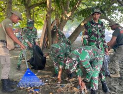 Tindak Lanjuti Arahan Presiden, Yonif TP 804/DBAY Turun Langsung Bersihkan Pantai Nabire