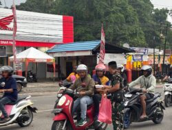 Ramadan di Nabire: Aksi Prajurit Yonif 804/DBAY Sita Perhatian, Takjil Dibagikan di Simpang Kusuma