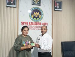 Tak Mau Main-main Soal Keselamatan, Kepala SPPG Kalisusu 001 Daftarkan 50 Pekerja ke BPJS dan Serahkan Kartu ke OAP–Non OAP