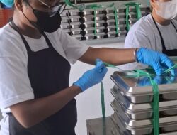 Di Balik Program MBG di Nabire: “Mama-Mama Papua” Jadi Kunci Distribusi, Ikat Ompreng Biar Hitungan Tak Berantakan