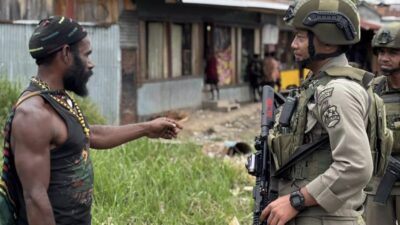 Patroli Humanis di Sinak: Satgas ODC Hadirkan Rasa Aman, Anak-Anak Sambut dengan Senyum