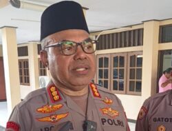 Kapolda Papua Tengah Bagikan Takjil untuk Pengendara, Tegaskan Dukungan Ibadah Ramadan dan Antisipasi Ancaman Kelompok Bersenjata