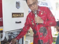 Serbu Gerakan Pangan Murah di Nabire, Wabup Burhanuddin Pawennari Buka Segel Penjualan 5.000 Liter Minyak Tanah untuk Warga